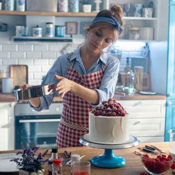 Сериал "ИП Пирогова": где снимали? Кто готовит торты, они настоящие?