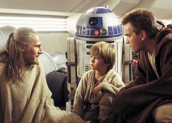 Рецензия к фильму "Звездные войны: Эпизод 1 - Скрытая угроза" (1999). Большая вселенная с масштабностью триллиардных звезд и бескрайней галактики имеет таки крохотный рассказ