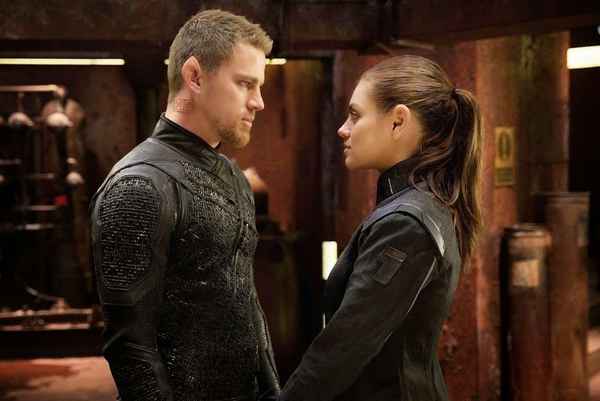 Рецензия к фильму "Восхождение Юпитер" (2015). Королева бензоколонки