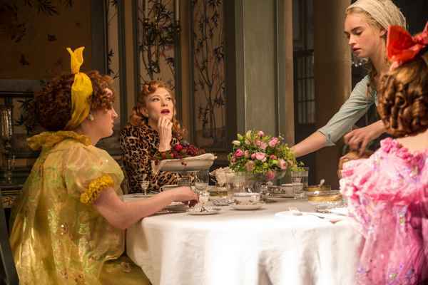 Рецензия к фильму "Золушка" (2015). Встретила принца и чет приуныла...