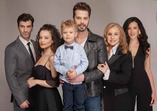 Турецкий сериал "Раненые птицы": актеры и роли