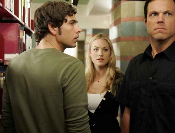 Рецензия к сериалу "Чак" (2007-2012). И оставайся в машине