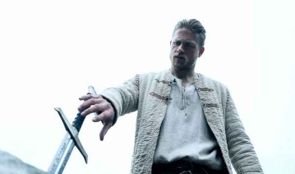 Рецензия к фильму "Меч короля Артура" (2017). Основополагающий миф