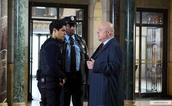 Рецензия к сериалу "Готэм" (2014-2019). Город стpaxa