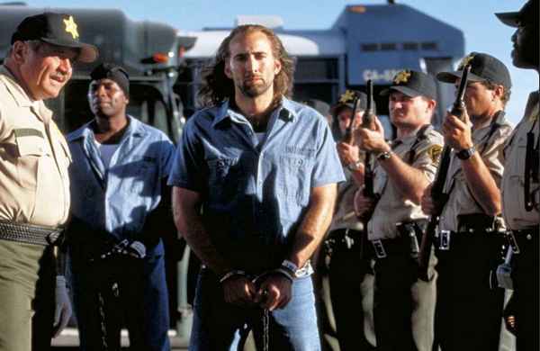 Рецензия к фильму "Воздушная тюрьма" (1997). Ностальгический удар под дых.