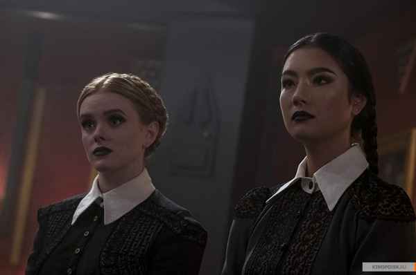 Рецензия к сериалу "Леденящие душу приключения Сабрины" (2018-2020). Сказ о Сабрине и раздутом самомнении