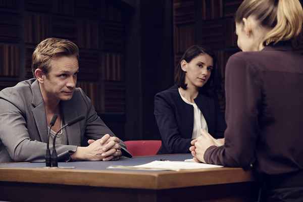 Новые английские детективные сериалы 2019 года