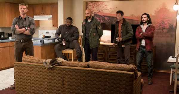 Рецензия к фильму "Хищник" (2018). Психи против пришельцев