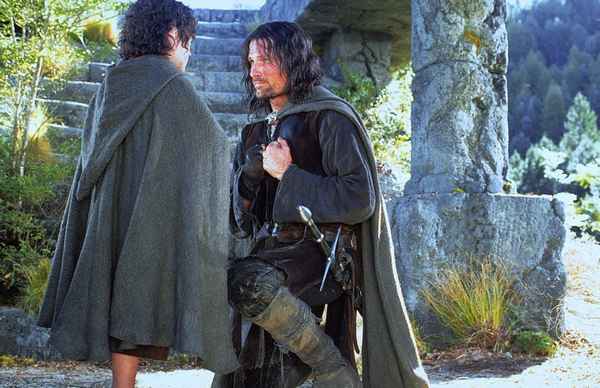 Рецензия к фильму "Властелин колец: Братство кольца" (2001). Странная судьба: терпеть столько стpaxa и сомнений, из-за такой мелочи