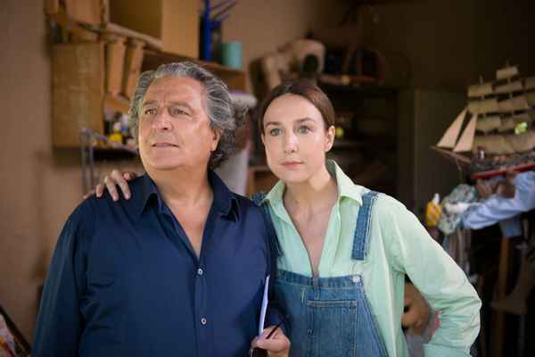 Безумные соседи ( À bras ouverts ),  2017