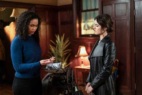 Зачарованные (2018): описание серий