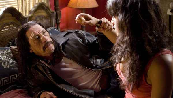 Рецензия к фильму "Мачете" (2010). Досаждают политиканы? Берите мачете!