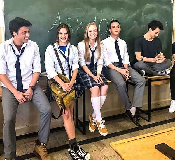 Турецкий сериал "Любовь 101": актеры и роли, сколько серий