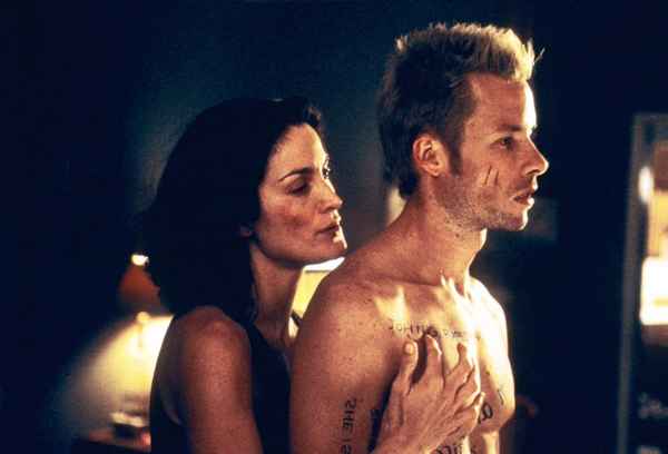 Помни (Memento, 2000) - сюжет филмьа от и до. Концовка и её смысл.