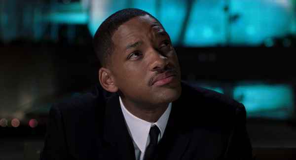 Рецензия к фильму "Люди в черном 2" (2002). Плохие парни в черном возвращаются