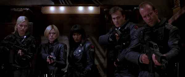 Рецензия к фильму "Призpaки Марса" (2001). Зачем это сняли??