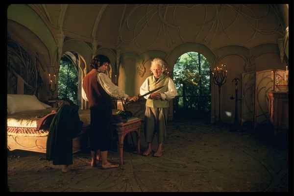 Рецензия к фильму "Властелин колец: Братство кольца" (2001). Молчи и смотри