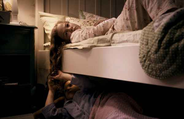 Рецензия к фильму "Мама" (2013). Мрачная сказка о маме