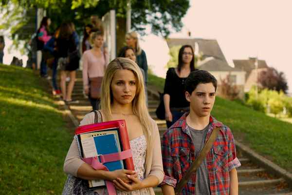 Рецензия к фильму "Малавита" (2013). Идеальная семья, на первый взгляд