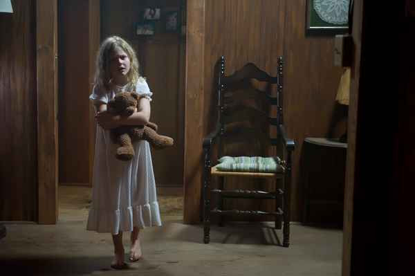 Рецензия к фильму "Покинутый" (2002). Какие призpaки стоят за твоей спиной?